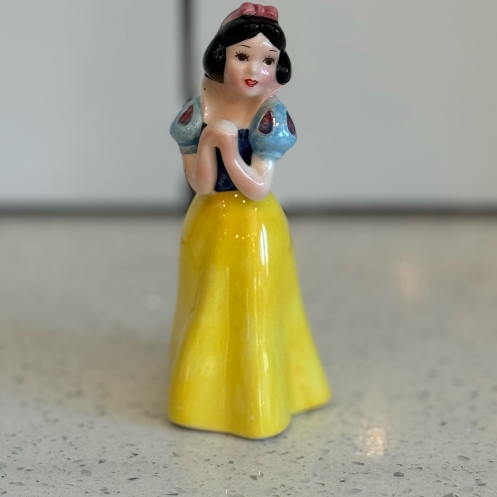 Original 1970's Vintage Snow White Ceramic Figurine Walt Disney